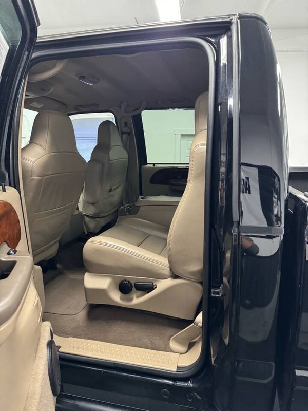 2003 Ford F350 Super Duty Lariat 4dr Crew Cab 4WD LB Crew Cab Austin