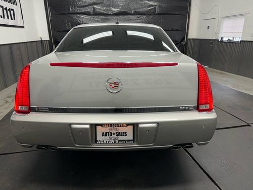 2008 Cadillac DTS Luxury II Lower Image 1