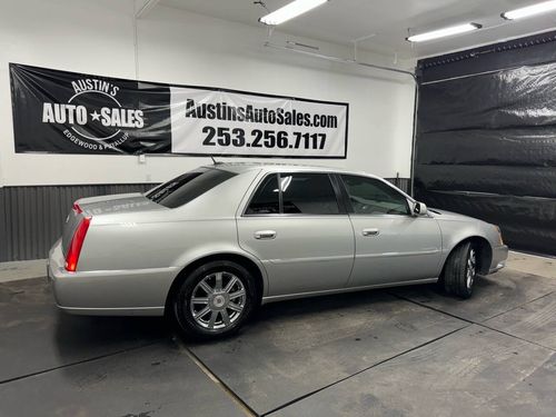 2008 Cadillac DTS Luxury II Lower Image 2