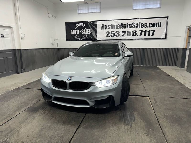 2015 BMW M4 Base Upper Image 2