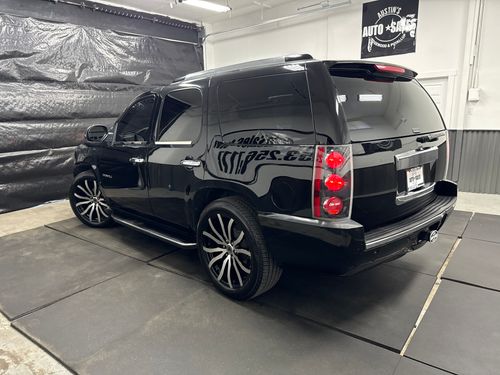 2007 GMC Yukon Denali Lower Image 1