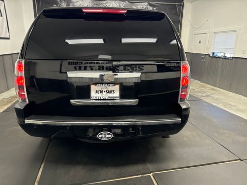 2007 GMC Yukon Denali Lower Image 2