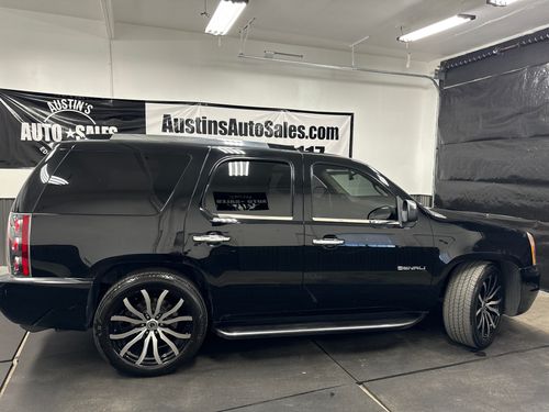 2007 GMC Yukon Denali Lower Image 3