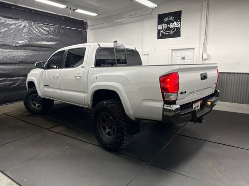 2017 Toyota Tacoma SR5 V6 Double Cab Lower Image 1