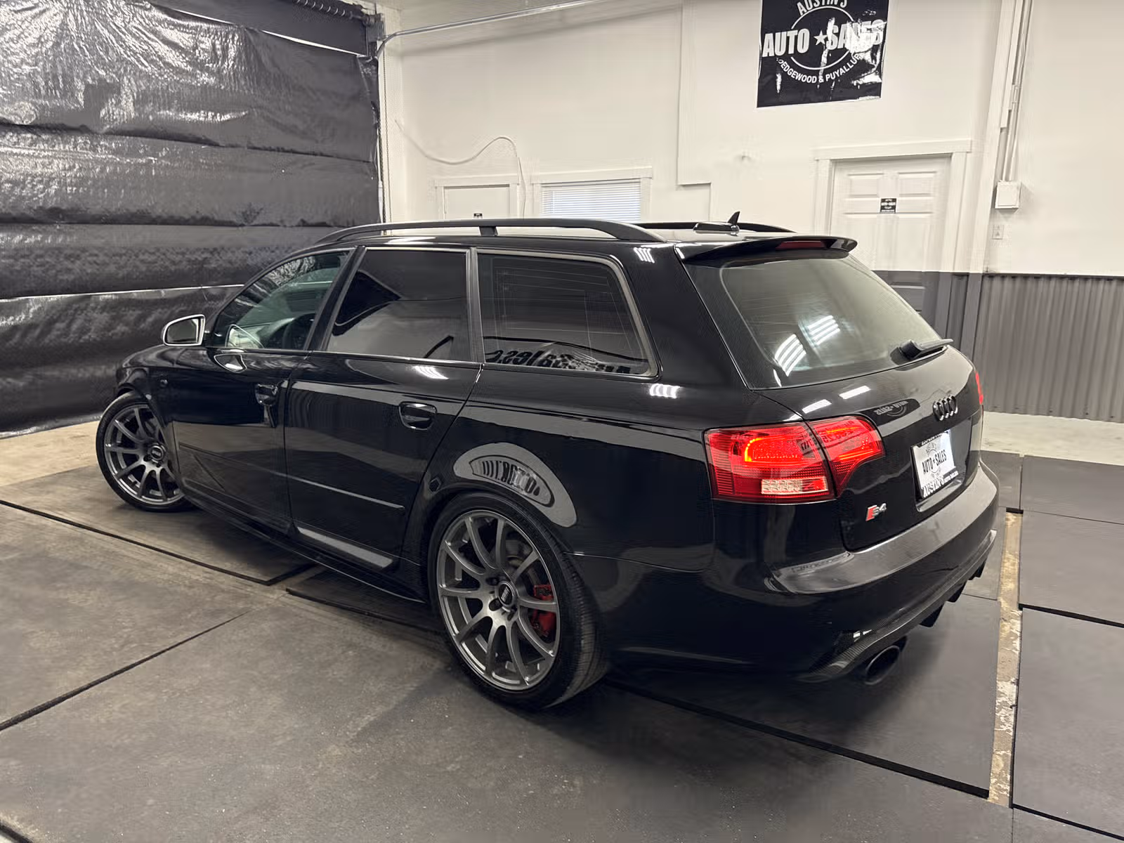 2006 Audi S4 Avant quattro Upper Image 2