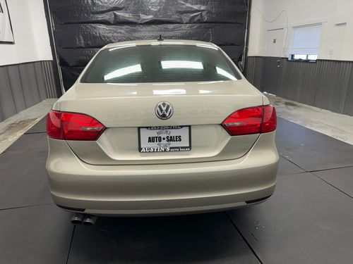 2013 Volkswagen Jetta TDI Lower Image 2