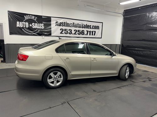 2013 Volkswagen Jetta TDI Lower Image 3