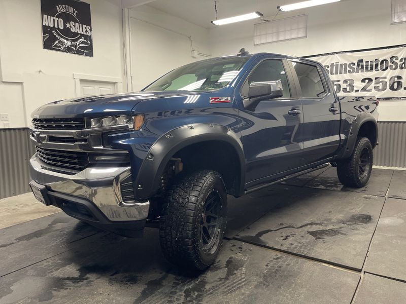 2019 Chevrolet Silverado 1500 LT photo 2