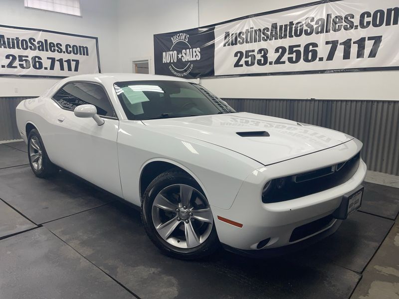 2015 Dodge Challenger SXT Upper Image 1