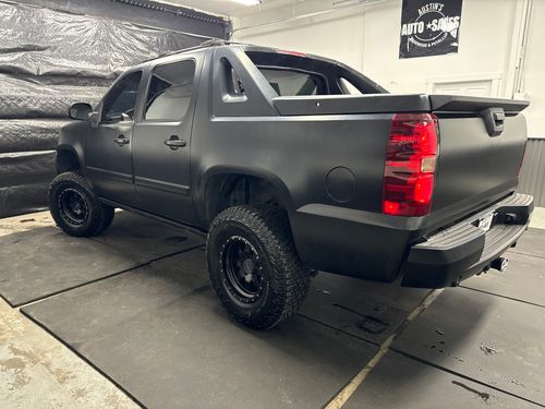 2007 Chevrolet Avalanche LTZ 1500 Crew Cab Lower Image 1