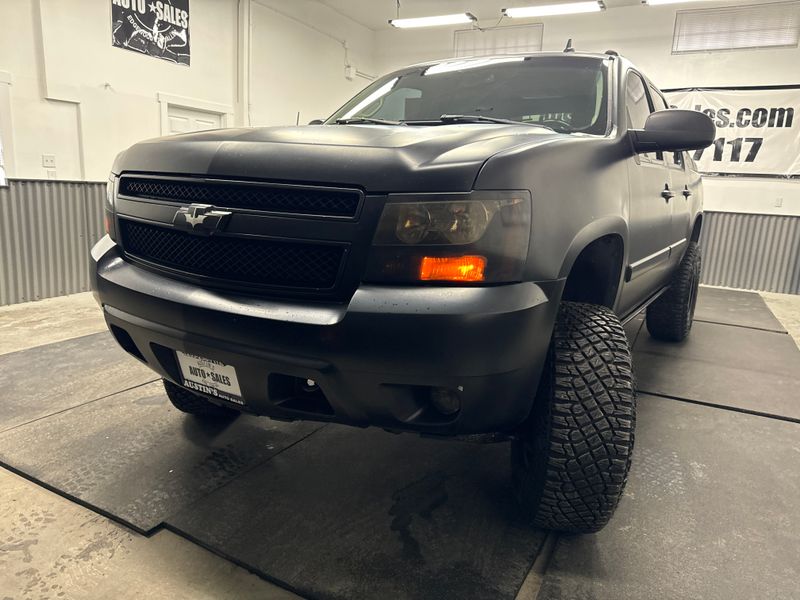 2007 Chevrolet Avalanche LTZ 1500 Crew Cab Upper Image 2
