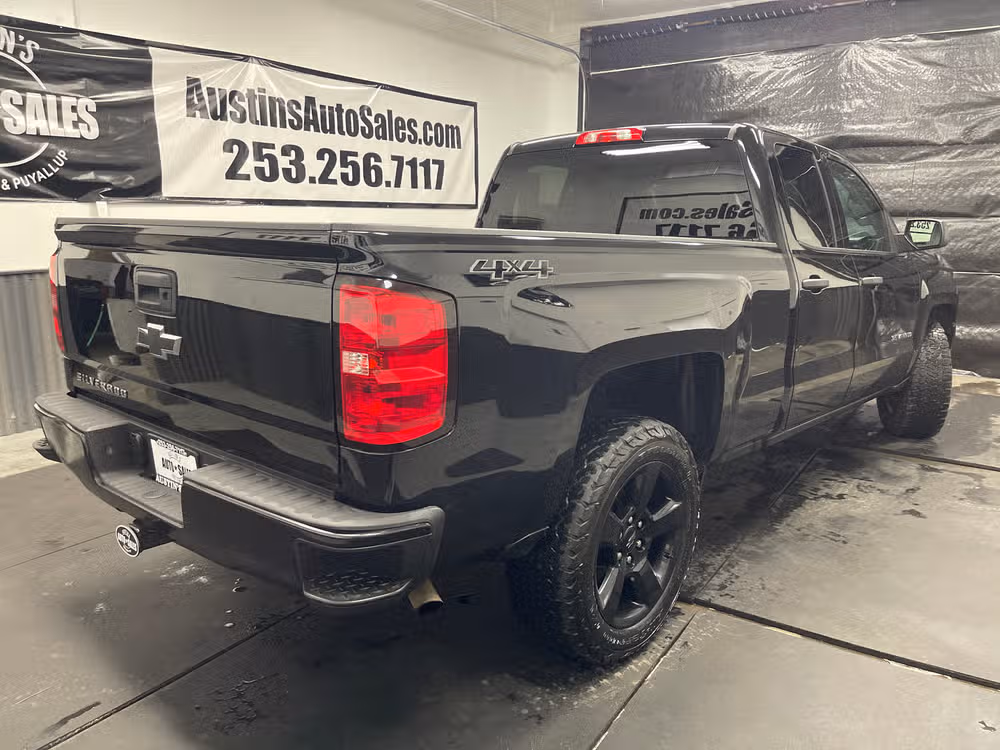 2018 Chevrolet Silverado 1500 Custom Double Cab Image 3