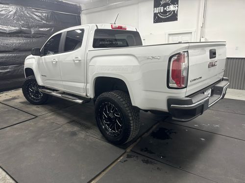 2017 GMC Canyon SLE Crew Cab Lower Image 1