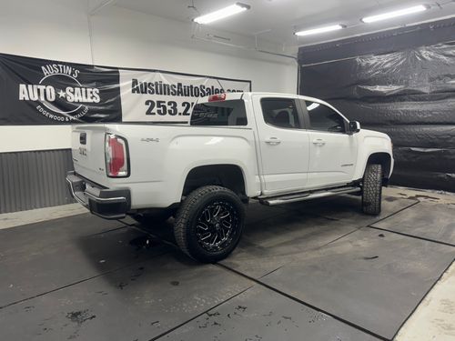 2017 GMC Canyon SLE Crew Cab Lower Image 3