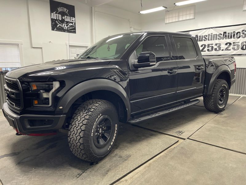 2017 Ford F-150 Raptor SuperCrew Upper Image 2