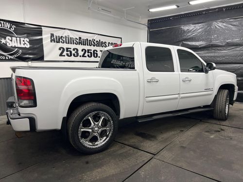 2008 GMC Sierra 1500 Denali Crew Cab Lower Image 1