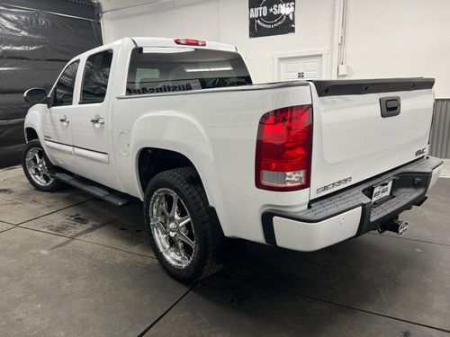 2008 GMC Sierra 1500 Denali Crew Cab Lower Image 2