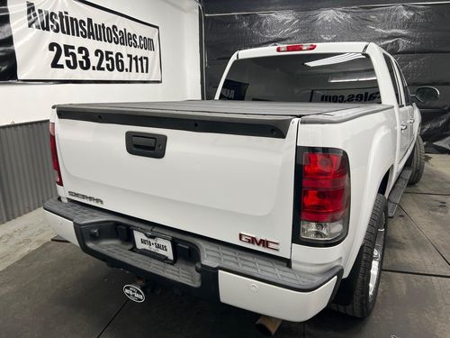 2008 GMC Sierra 1500 Denali Crew Cab Lower Image 3