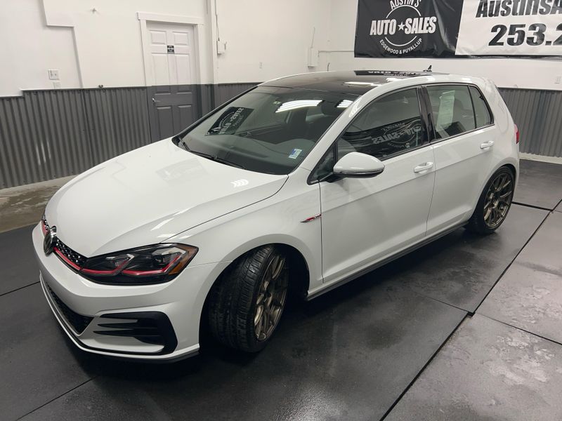 2019 Volkswagen Golf GTI SE Upper Image 2