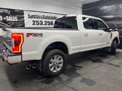 2017 Ford F-350 Super Duty Platinum Crew Cab Lower Image 3