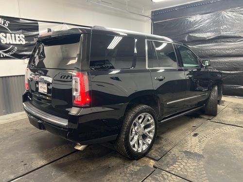 2016 GMC Yukon Denali Lower Image 3