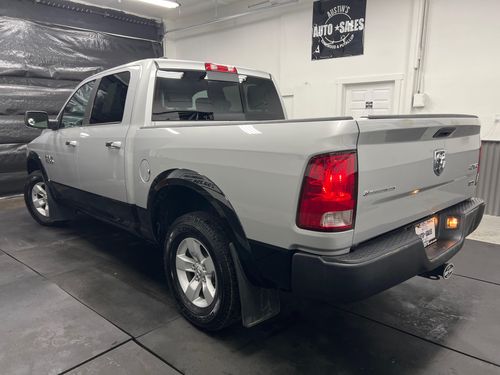 2014 Ram 1500 Big Horn Crew Cab Lower Image 1