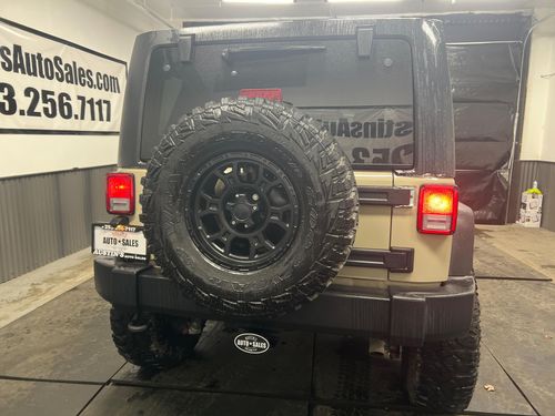 2017 Jeep Wrangler Unlimited Rubicon Lower Image 2
