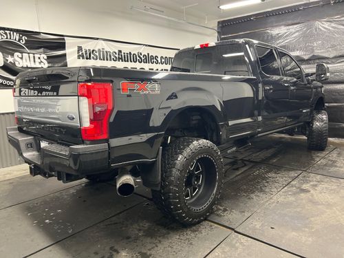 2017 Ford F-350 Super Duty Platinum Crew Cab Lower Image 3