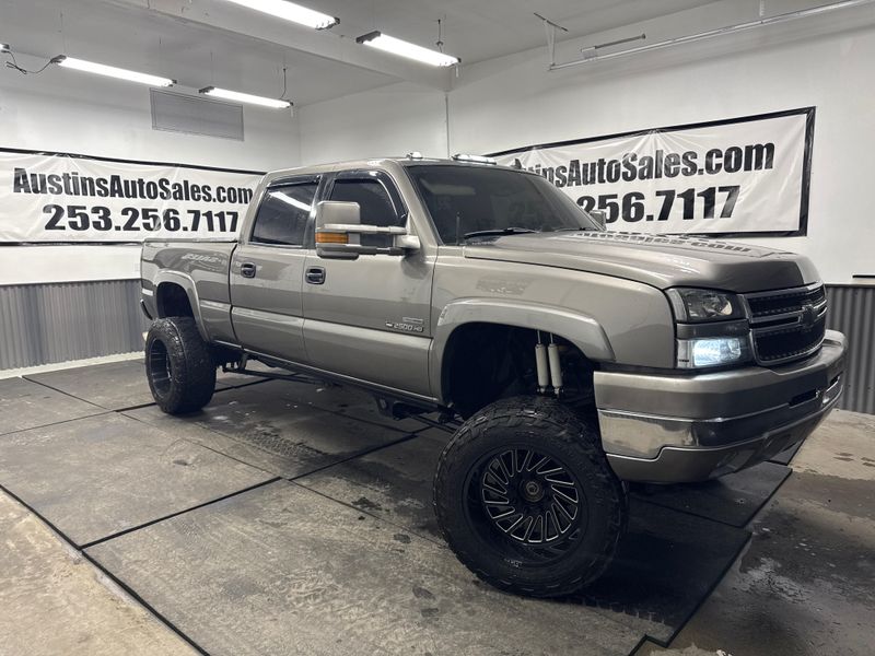2006 Chevrolet Silverado 2500HD LT1 Crew Cab Upper Image 1