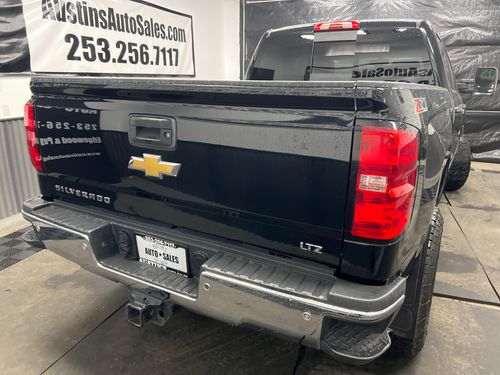 2015 Chevrolet Silverado 2500HD LTZ Crew Cab Lower Image 2