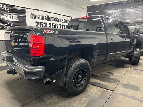 2015 Chevrolet Silverado 2500HD LTZ Crew Cab Lower Image 3