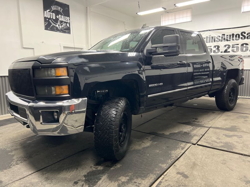 2015 Chevrolet Silverado 2500HD LTZ photo 2