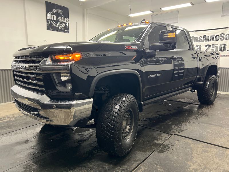 2022 Chevrolet Silverado 3500HD LT Crew Cab Upper Image 2