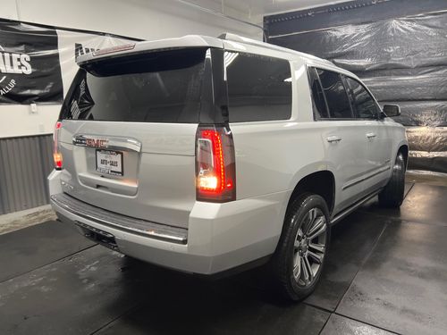 2020 GMC Yukon Denali Lower Image 3