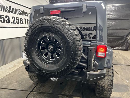 2017 Jeep Wrangler Unlimited Rubicon Lower Image 2