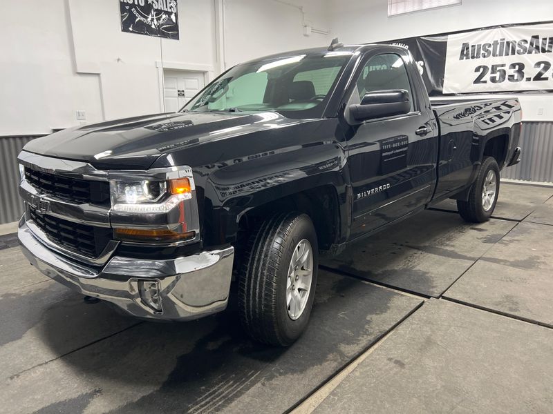 2018 Chevrolet Silverado 1500 LT photo 2