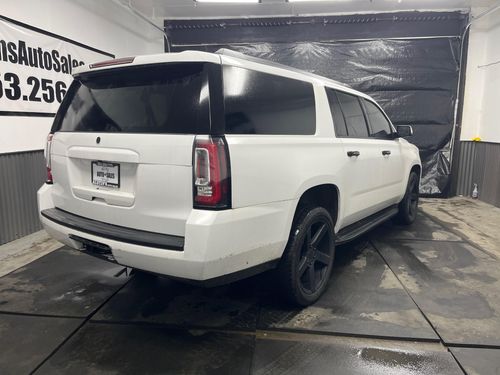 2020 GMC Yukon XL SLT Lower Image 1