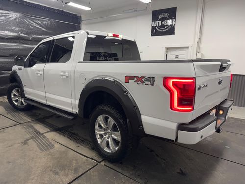 2015 Ford F-150 XLT SuperCrew Lower Image 1