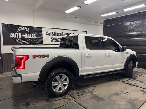 2015 Ford F-150 XLT SuperCrew Lower Image 3
