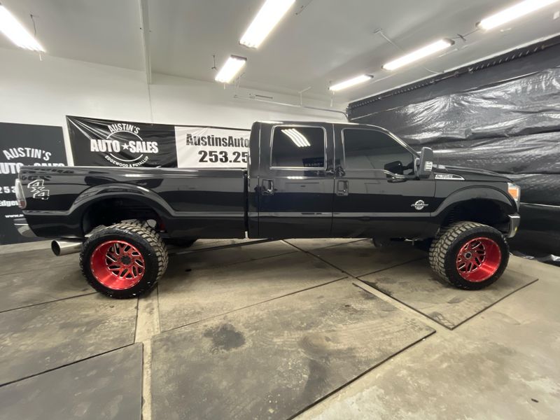 2013 Ford F-350 Super Duty Lariat Crew Cab Upper Image 2