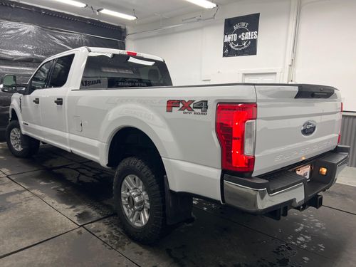 2019 Ford F-350 Super Duty XLT Crew Cab Lower Image 1