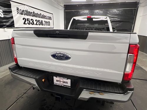2019 Ford F-350 Super Duty XLT Crew Cab Lower Image 2