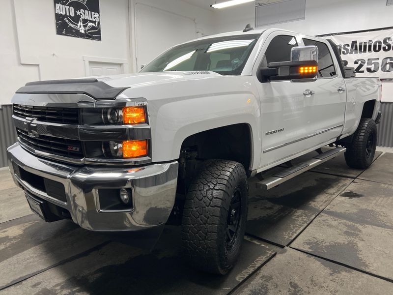 2016 Chevrolet Silverado 3500HD LTZ photo 2