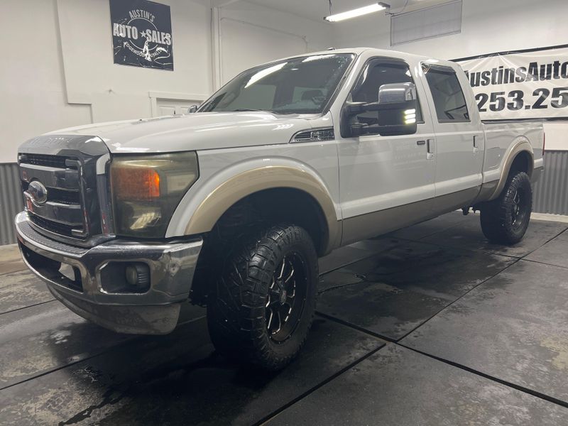 2011 Ford F-350 Super Duty Lariat Crew Cab Upper Image 2