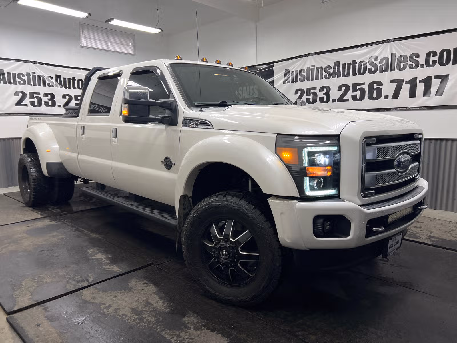 2013 Ford F-450 Super Duty Platinum Crew Cab Upper Image 1