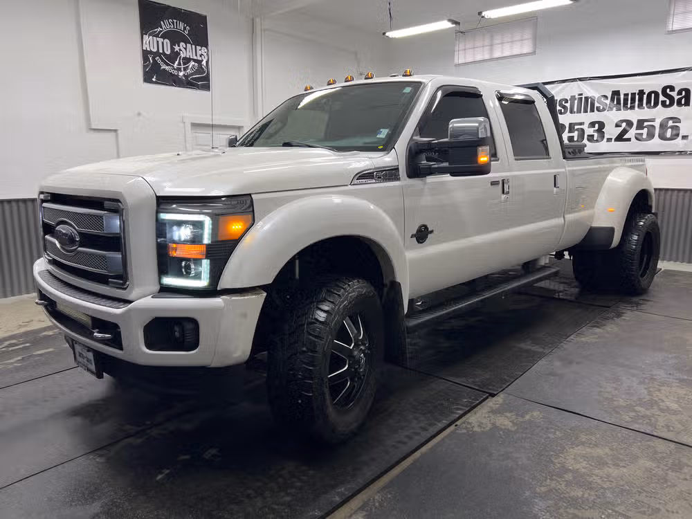 2013 Ford F-450 Super Duty Platinum Crew Cab Image 2