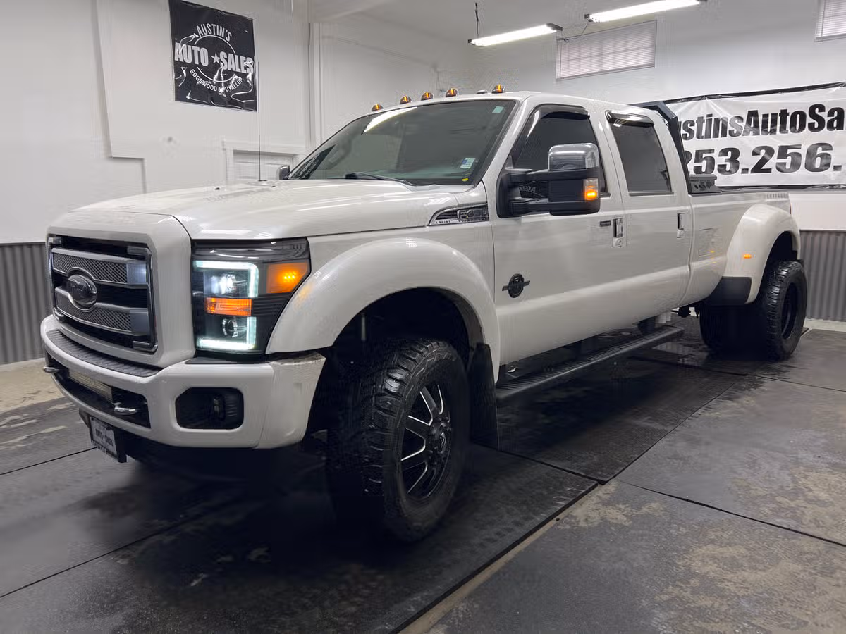 2013 Ford F-450 Super Duty Platinum Crew Cab Image 2