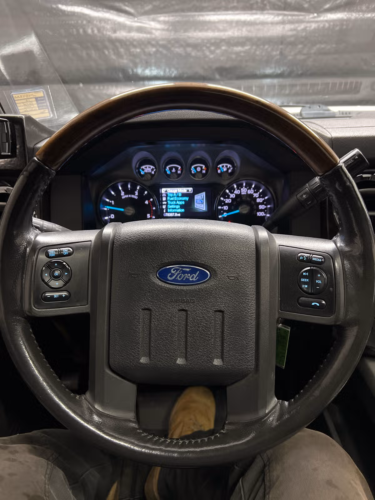2013 Ford F-450 Super Duty Platinum Crew Cab Image 17