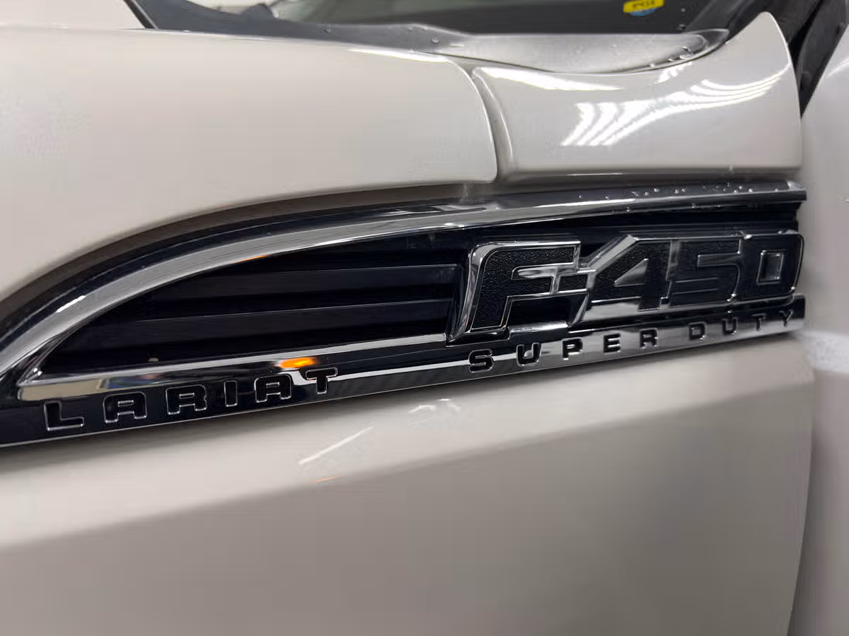 2013 Ford F-450 Super Duty Platinum Crew Cab Image 19