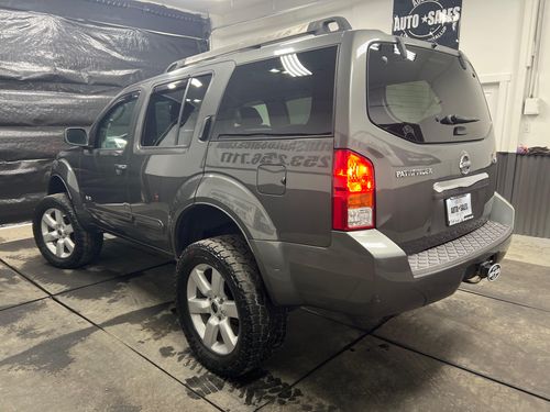 2008 Nissan Pathfinder SE V8 Lower Image 1